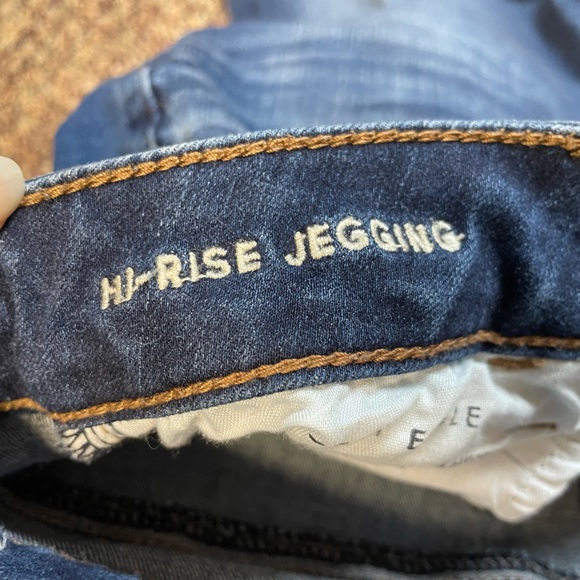 American Eagle Hi-Rise Distressed Jeggings, Size 4 - Picture 4 of 7